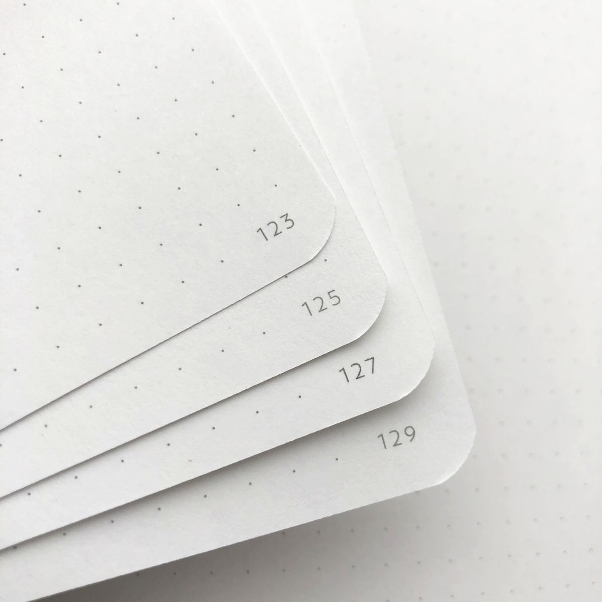 Cuaderno A5 con Cuadrícula de  - Journal Leather Hardcover reseña y precio